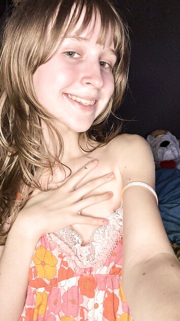 Sexy amateur teen Teensy Bella poses seductively in her nightgown