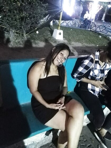 Madura puta le encanta follar con jóvenes