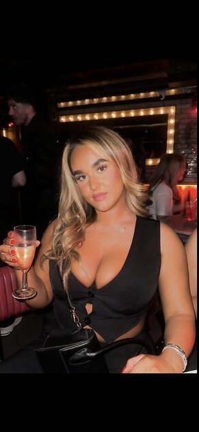 Martyna UK Busty Bitch