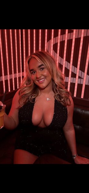Martyna UK Busty Bitch