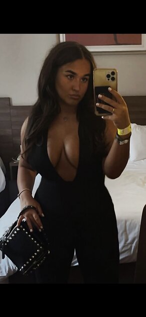 Martyna UK Busty Bitch