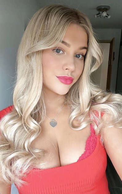 Lucy Natural Busty UK Teen 18