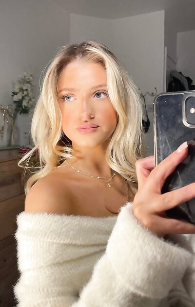 Hannah Busty UK Blonde
