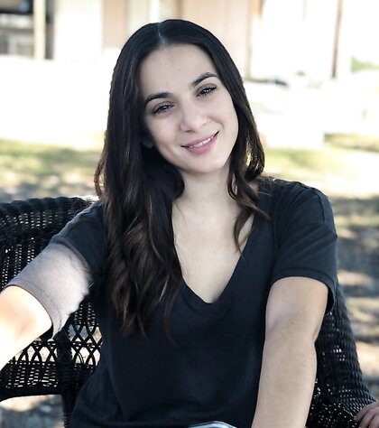 Brunette Beauty Loves Sucking