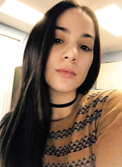 Brunette Beauty Loves Sucking