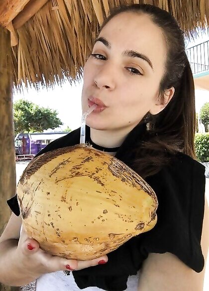 Brunette Beauty Loves Sucking