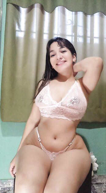 Hot Girl With Nice Set Of Tits & Ass
