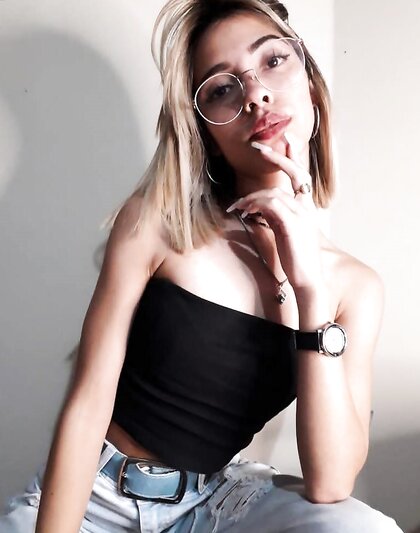Petite Hottie With Juicy Pussy