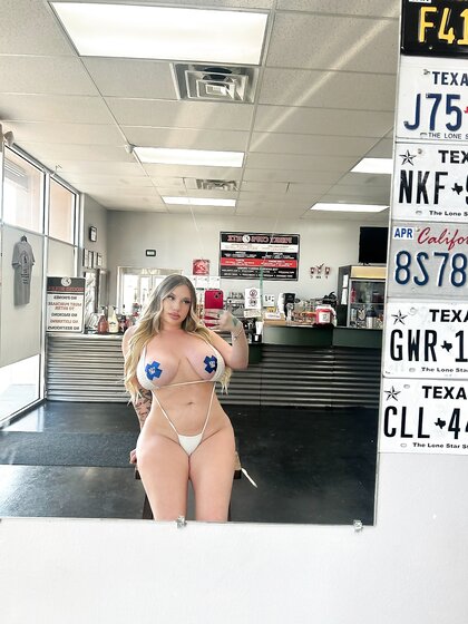 Blonde Bimbo