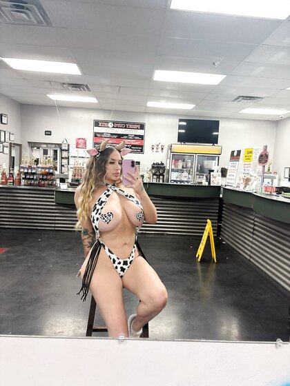 Blonde Bimbo