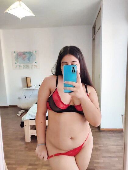 Chubby Beauty Shows Her Body