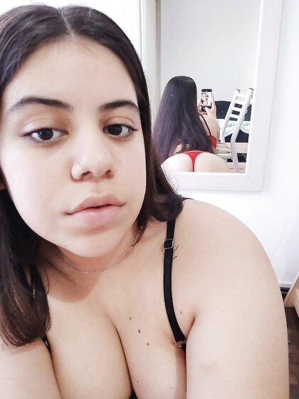 Chubby Beauty Shows Her Body