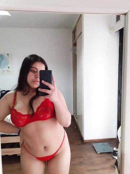 Chubby Beauty Shows Her Body