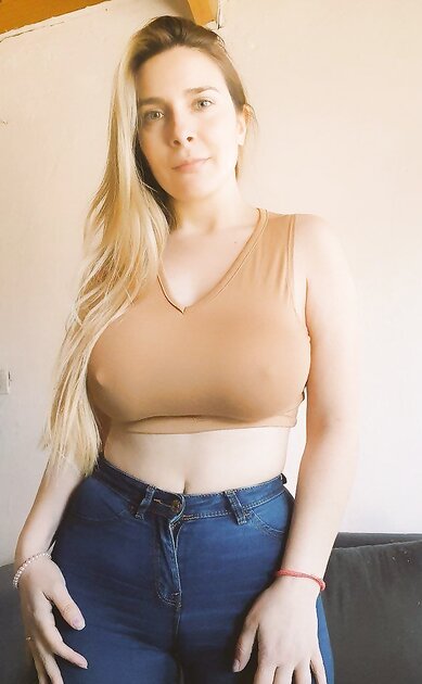 Argentina Milf Shows Tits