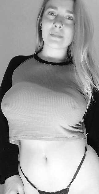 Argentina Milf Shows Tits