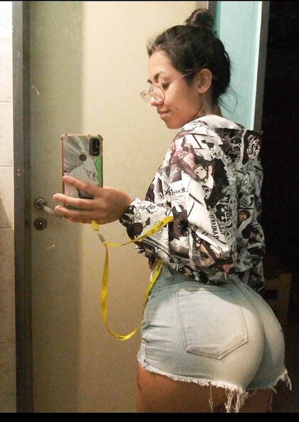 Cute Girl Likes To Show Ass