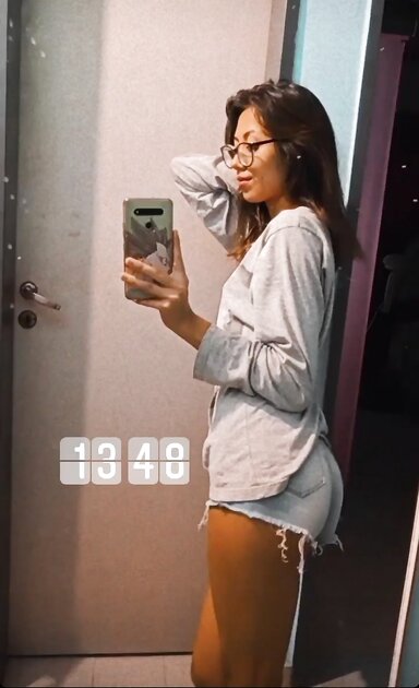 Cute Girl Likes To Show Ass