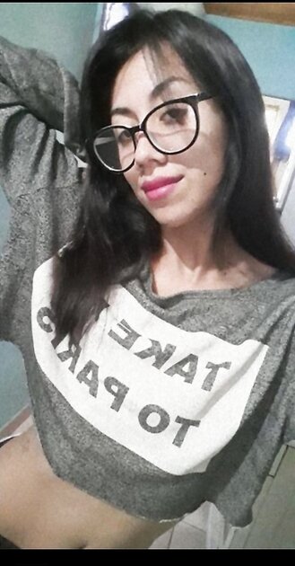Cute Girl Likes To Show Ass