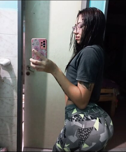 Cute Girl Likes To Show Ass