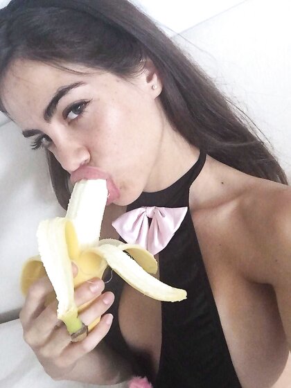 Brunette With Pretty Tits
