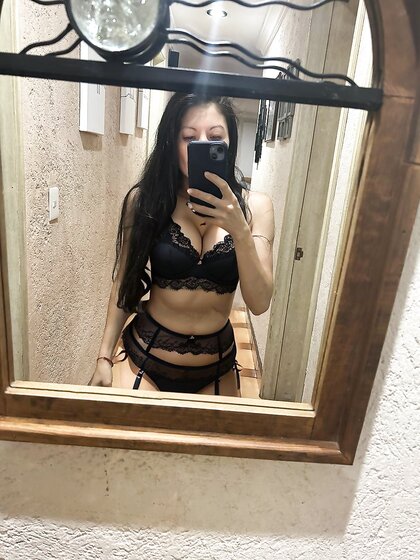 Sexy Petite Milf