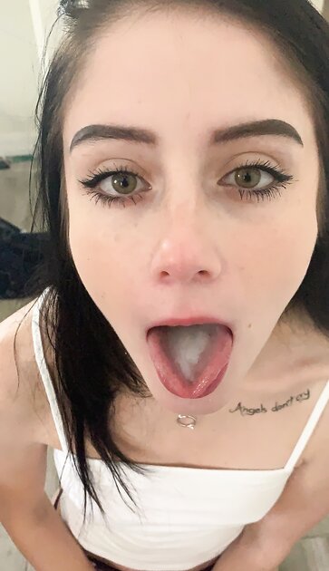 She Loves Cumshots