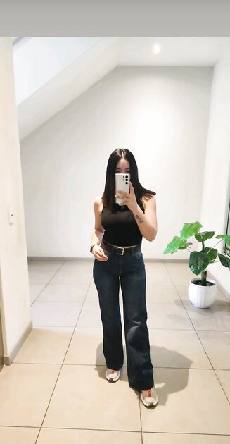 Sexy Brunette Shows All