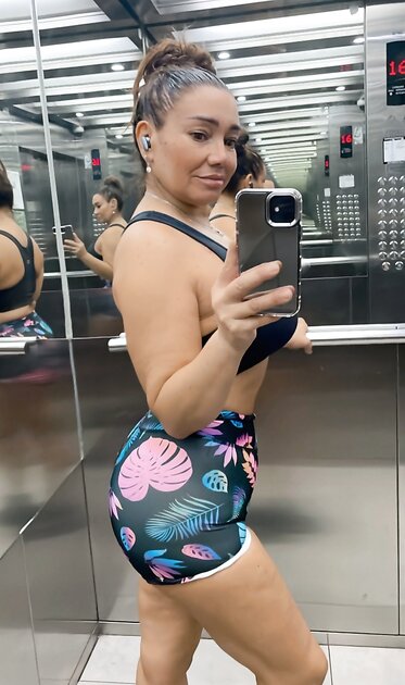 Roxana Mora milf chilena. Parte 2 (soft)
