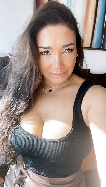 Roxana Mora milf chilena. Parte 2 (soft)