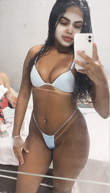 Moreninha novinha bem safada