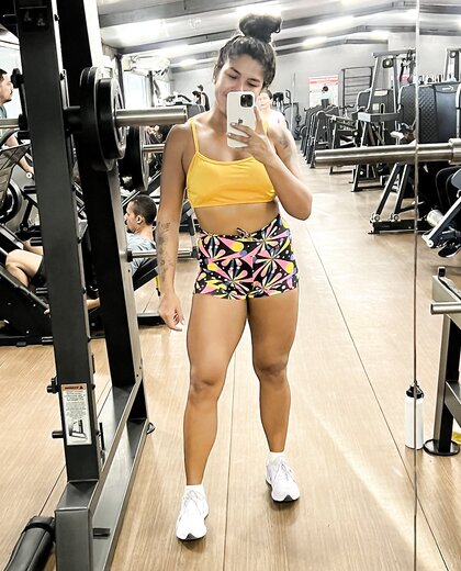 Putinha fitness safada se exibindo