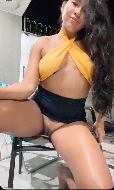 Putinha fitness safada se exibindo