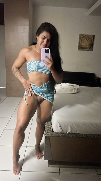 Putinha fitness safada se exibindo