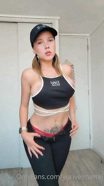  Yurivel Martel, venezolana culona y tetona