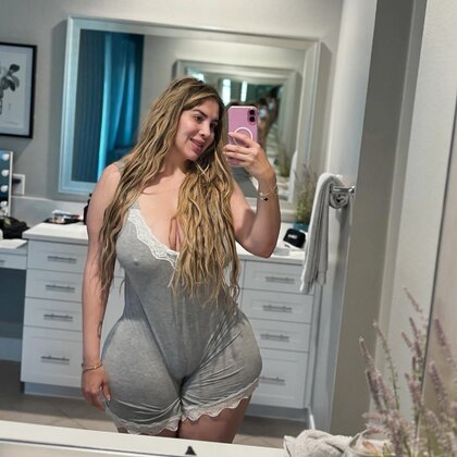  Milf mexicana chichona y culona. (soft)