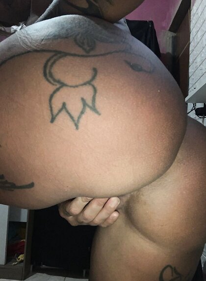 Puta tatuada safada