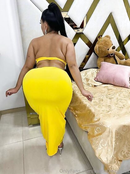 Perrita culombiana que te dejará vuelto loco ????????