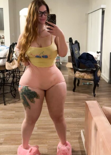 PAWG built to take dick