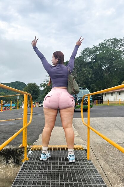 PAWG built to take dick