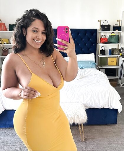 Just a Beautiful fine af! Woman all around