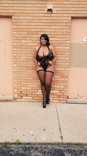 Thick Ebony Escort