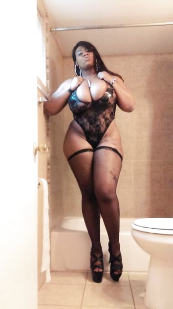 Thick Ebony Escort