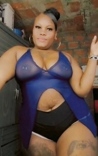 Thick Ebony Latina