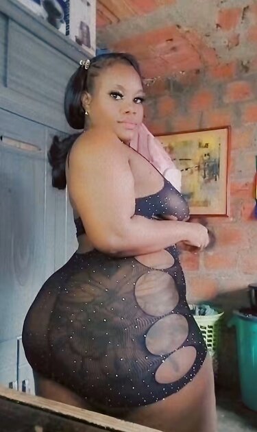 Thick Ebony Latina