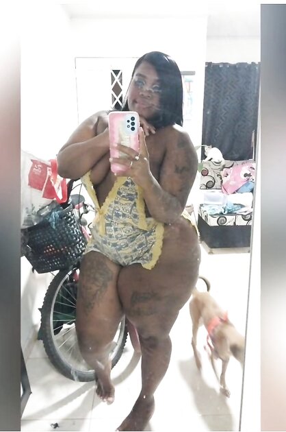 Thick Ebony Latina
