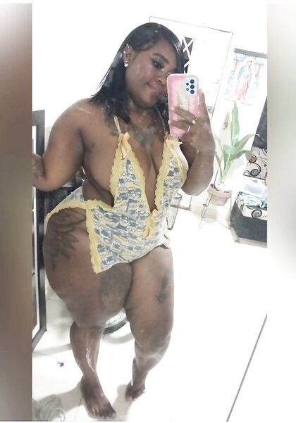 Thick Ebony Latina