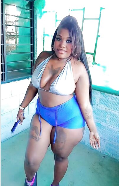 Thick Ebony Latina