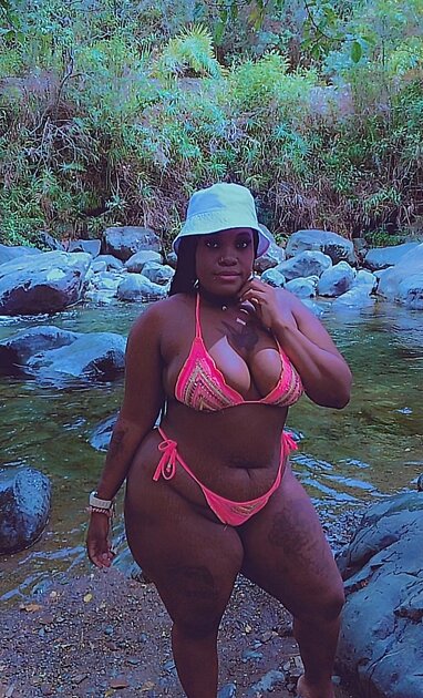 Thick Ebony Latina