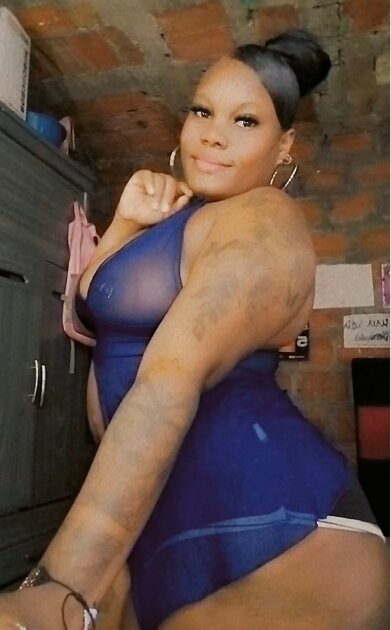Thick Ebony Latina