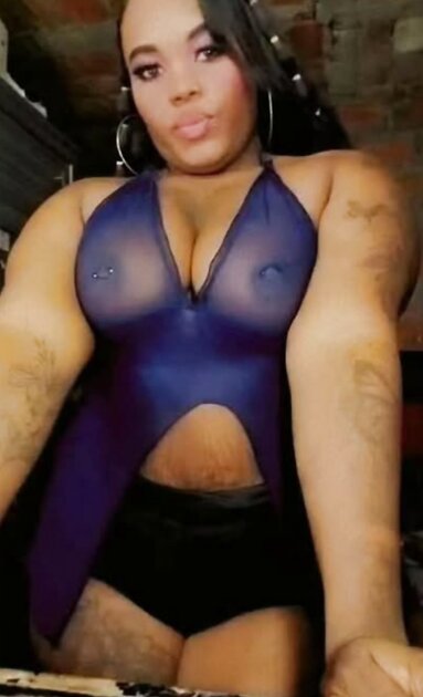 Thick Ebony Latina